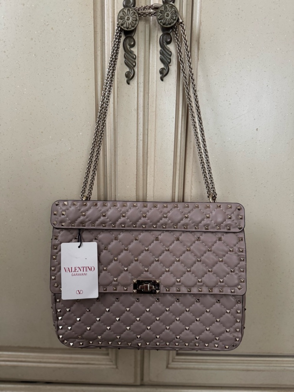 AUTHENTIC Valentino Garavani Quilted Rockstud Shoulder Bag - Beige/Taupe